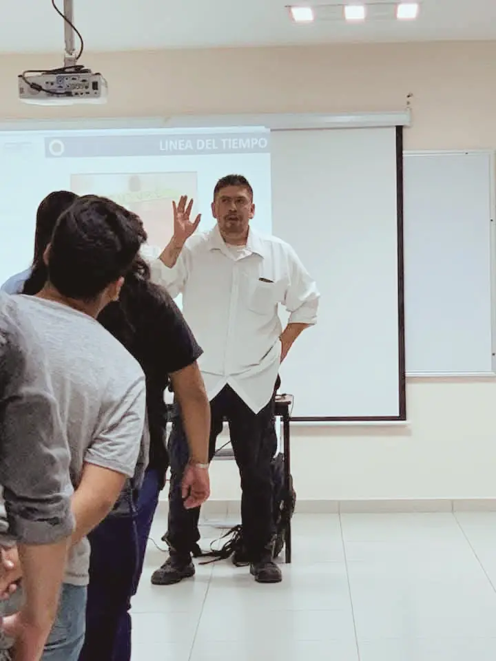 francisco lopez dando clase de pnl